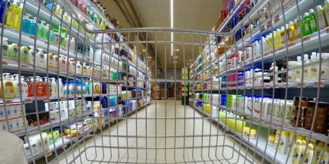 Arbeitsplatz Supermarkt - Mitarbeiter wirken gestresst