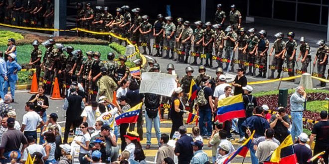Venezuela-Krise - Menschen verlassen das Land