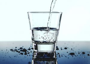Vier Mineralwasser-Tricks für den Alltag