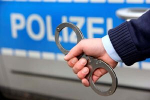Polizei Mettmann - Unter Drogen, ohne Führerschein